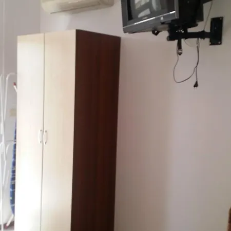 Orange Apartment *