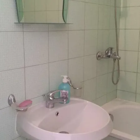 Orange Apartment *